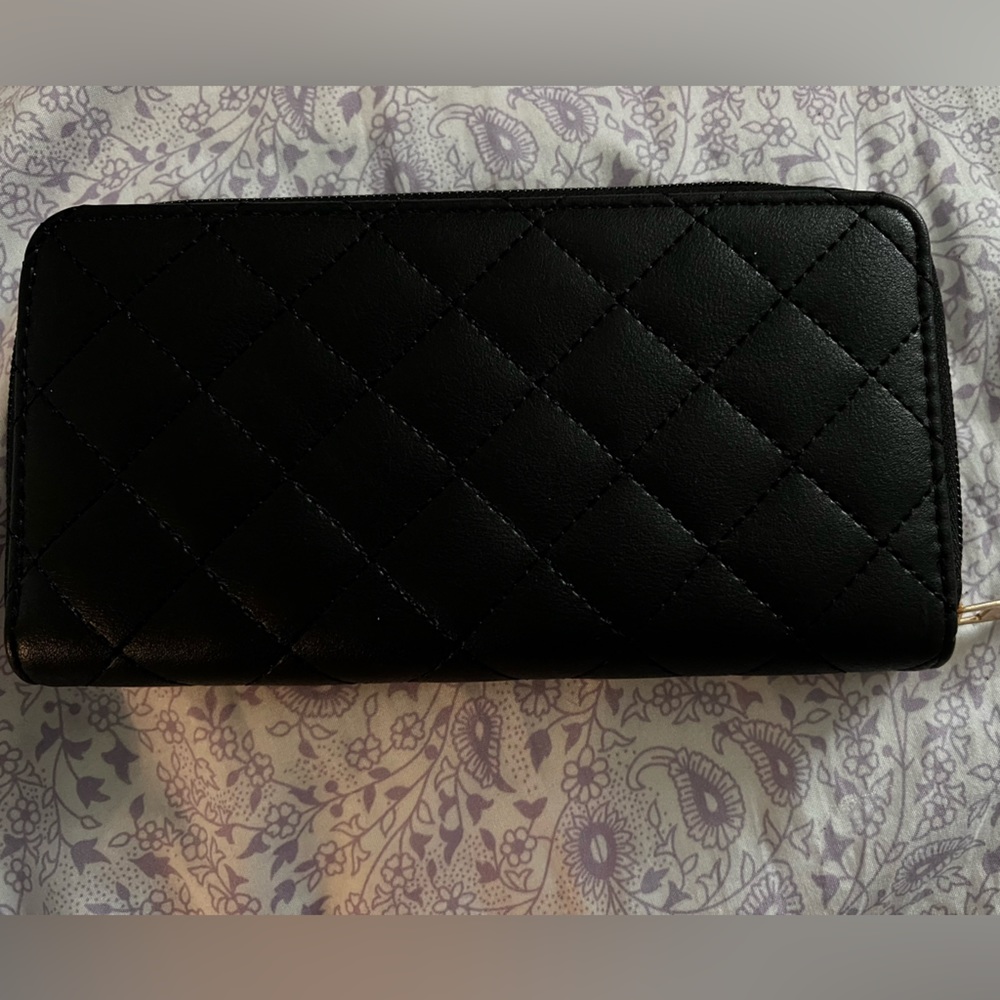 Black quit sewn wallet